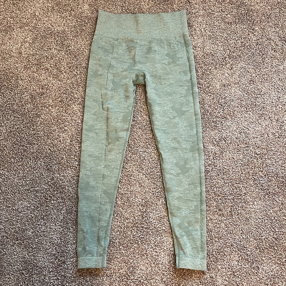 Gymshark seamless green camo leggings. (Size medium)